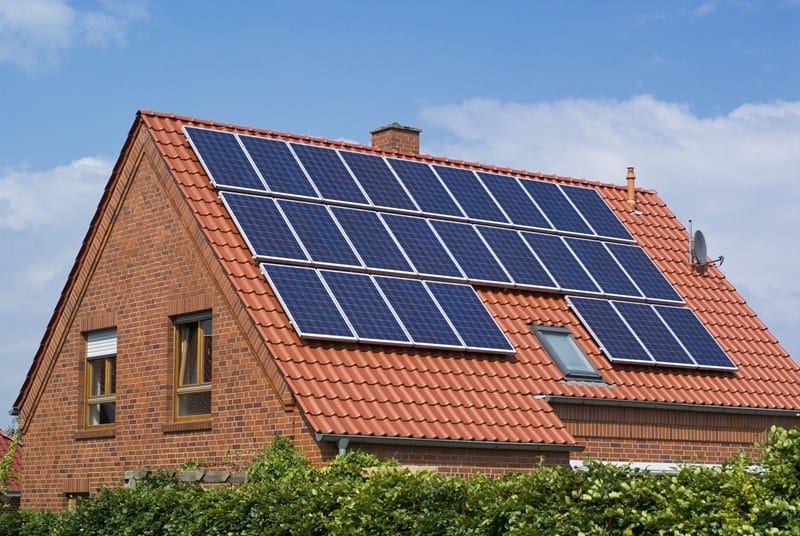 Gedeeltelijke aftrek voorbelasting woning door plaatsing zonnepanelen op dak